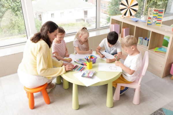 etablissement-d’accueil-collectif-de-jeunes-enfants-:-une-liste-de-qualifications-elargie