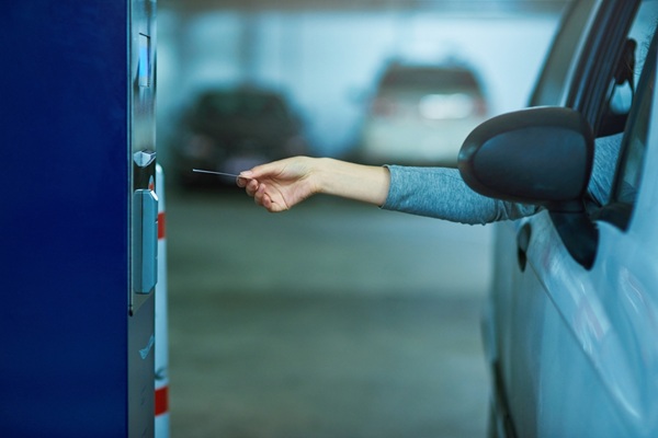 facturation-electronique-:-quel-sort-pour-les-tickets-de-parking-et-de-peage-?