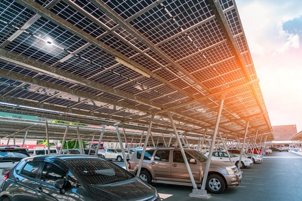 panneaux-photovoltaiques-et-equipement-des-parkings-:-un-delai-supplementaire-?