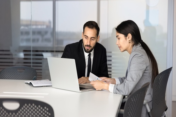 conjoint-collaborateur :-anticipez-la-fin-du-statut