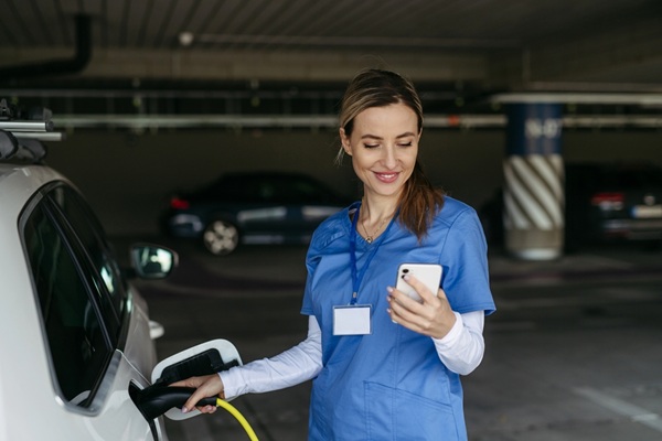 hausse-du-carburant-:-l’urssaf-accompagne-les-infirmiers-et-infirmieres